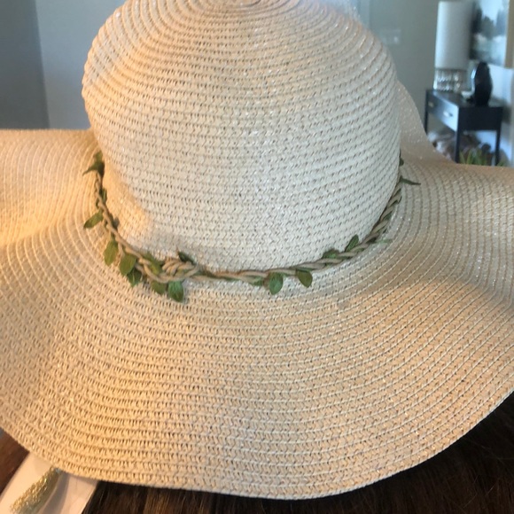 Straw hat - Picture 3 of 3